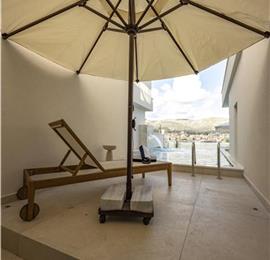 Selection of 5 bedroom seafront villas with pool on Ciovo near Trogir, sleeps 10